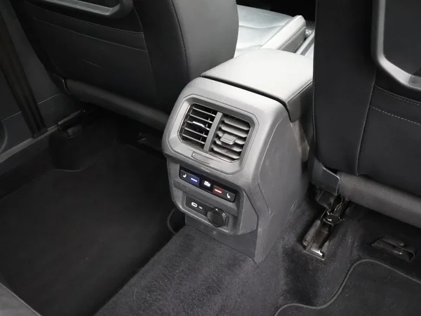 VOLKSWAGEN Tiguan Allspace (2021) — foto 16 van 31