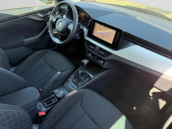 SKODA Kamiq (2023) — foto 2 van 15