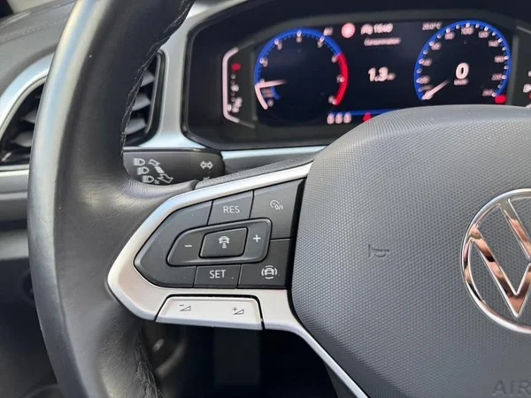 VOLKSWAGEN T-Roc (2024) — foto 9 van 28