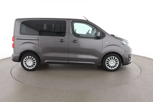Toyota ProAce (2019) — foto 13 van 16