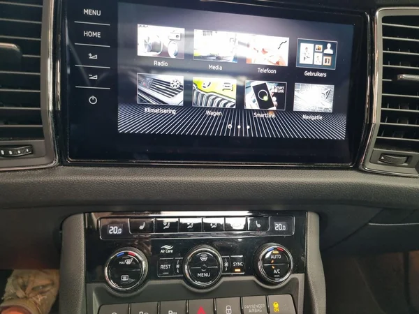 SKODA Kodiaq (2022) — foto 6 van 23
