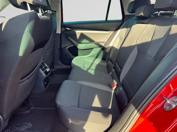 SKODA Octavia Combi (2024) — foto 5 van 17