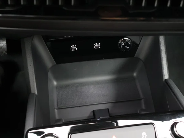 AUDI Q6 Sportback e-tron (2025) — foto 9 van 24