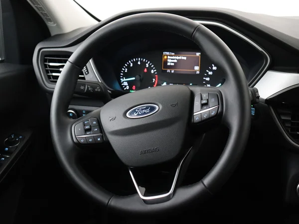 FORD Kuga (2024) — foto 14 van 28