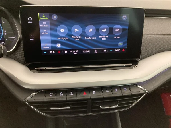 SKODA Octavia Combi (2021) — foto 4 van 36