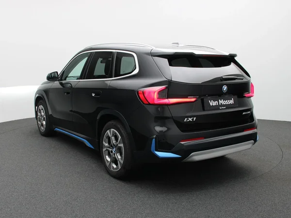BMW iX1 (2023) — foto 12 van 25