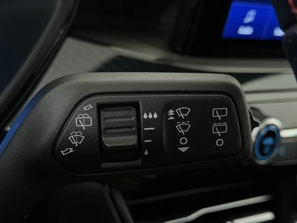 FORD Kuga (2023) — foto 17 van 29
