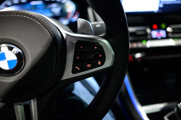 BMW M8 (2023) — foto 14 van 38