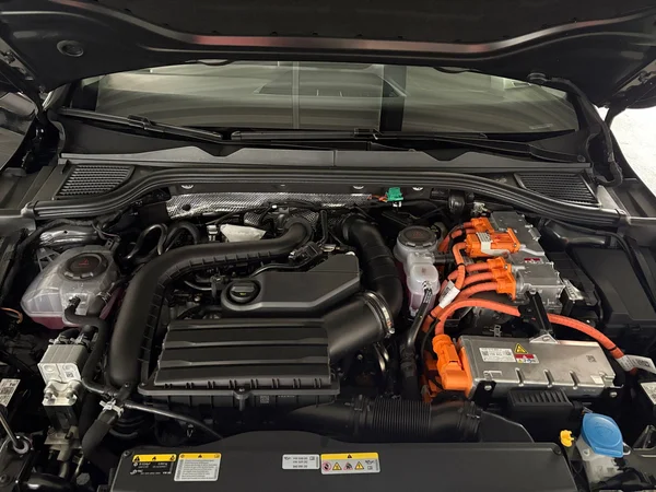 VOLKSWAGEN Golf VIII eHybrid (PHEV) (2025) — foto 16 van 24