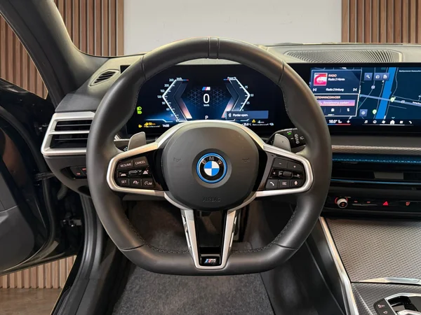 BMW 330 (2025) — foto 6 van 30