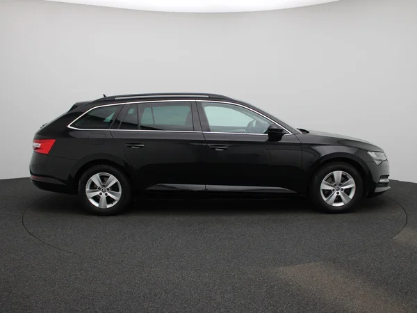 Škoda Superb (2022) — foto 41 van 43