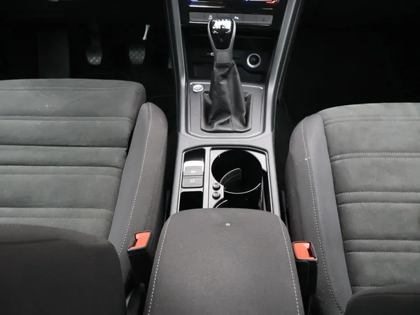 VOLKSWAGEN Touran (2023) — foto 8 van 25