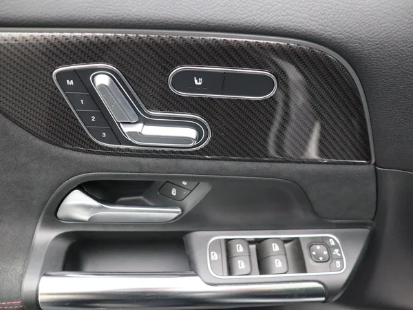 Mercedes-Benz GLA (2021) — foto 26 van 27