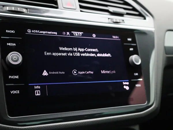 Volkswagen Tiguan (2021) — foto 15 van 43