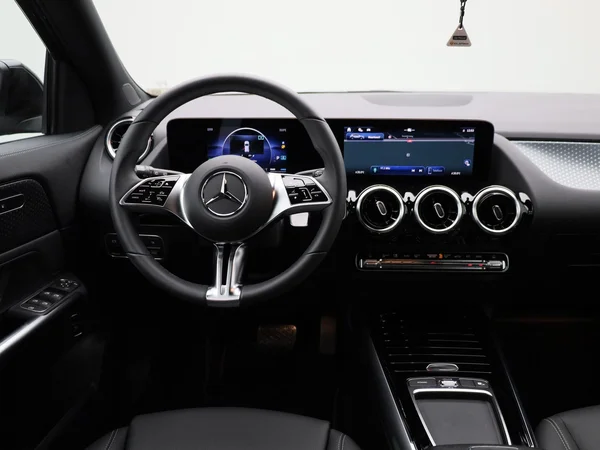 Mercedes-Benz GLA (2025) — foto 48 van 50