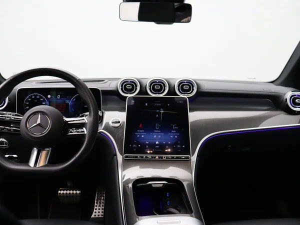 Mercedes-Benz GLC (2024) — foto 20 van 36