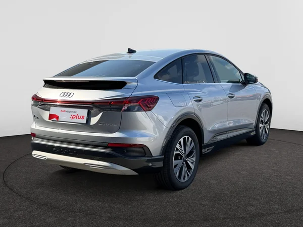 AUDI Q4 Sportback e-tron (2024) — foto 7 van 25