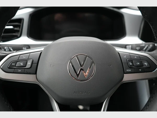 VOLKSWAGEN T-Roc (2022) — foto 21 van 26
