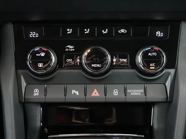 SKODA Karoq (2023) — foto 17 van 27