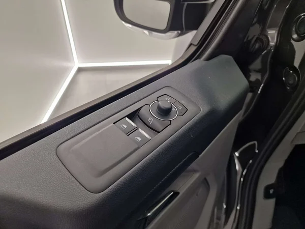 Ford Transit Custom — foto 5 van 15