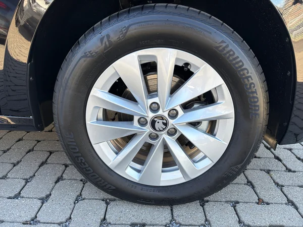 SKODA Kamiq (2026) — foto 3 van 24