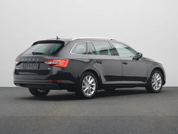 SKODA Superb Combi (2024) — foto 12 van 22