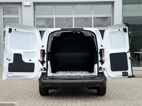 Ford Transit Courier (2025) — foto 35 van 35