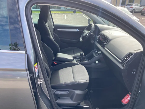 SKODA Karoq (2023) — foto 6 van 17