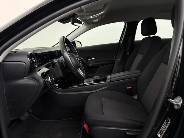 MERCEDES A 180 (2021) — foto 2 van 27
