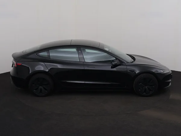 TESLA Model 3 (2025) — foto 26 van 30