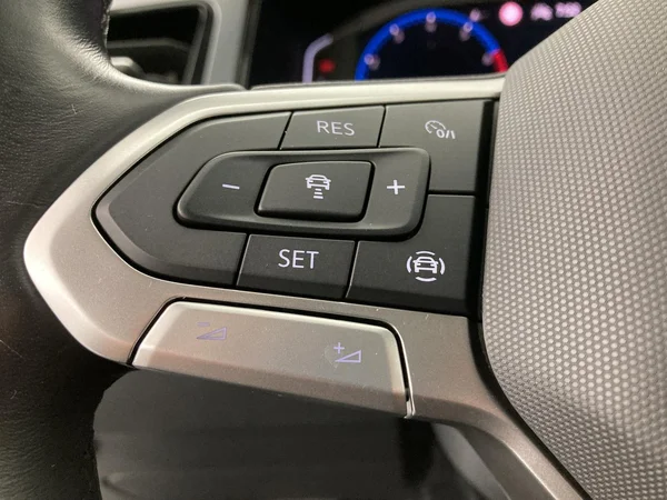 VOLKSWAGEN T-Roc (2024) — foto 17 van 36
