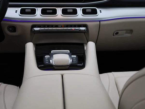 Mercedes-Benz GLE (2022) — foto 2 van 58
