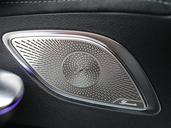 Mercedes-Benz EQE (2024) — foto 3 van 34