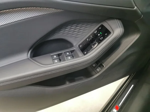 AUDI A5 Avant e-hybrid (PHEV) (2026) — foto 4 van 16