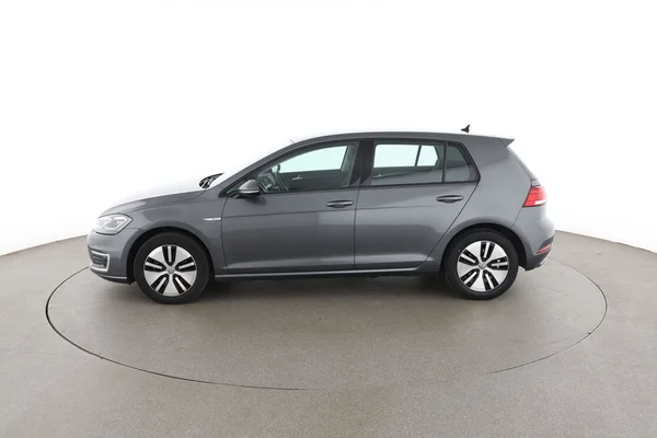 Volkswagen e-Golf (2020) — foto 9 van 16