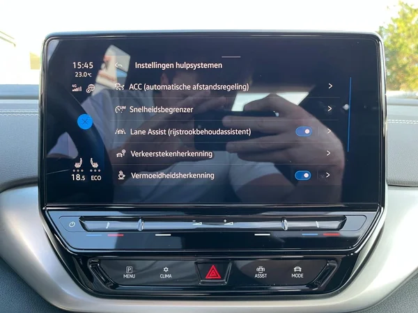 VOLKSWAGEN ID.4 (2023) — foto 9 van 22
