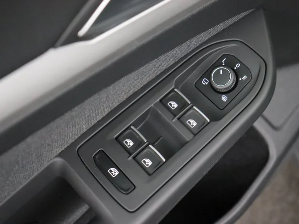 VOLKSWAGEN Golf (2024) — foto 20 van 28