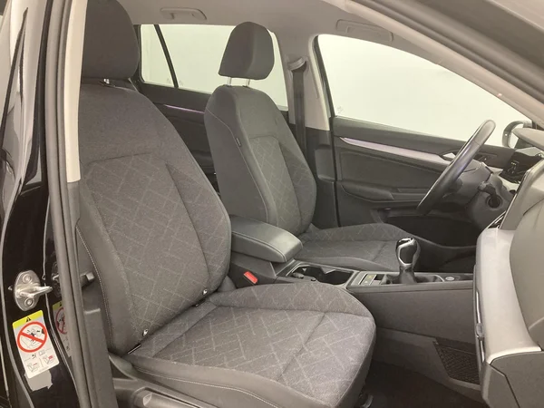 VOLKSWAGEN Golf VIII SW (2024) — foto 13 van 34