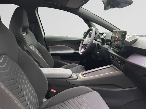 CUPRA Born (2024) — foto 13 van 17