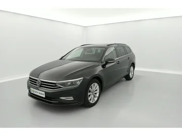 VOLKSWAGEN Passat Variant (2024)