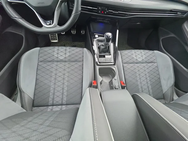 VOLKSWAGEN Golf VIII SW (2022) — foto 3 van 24