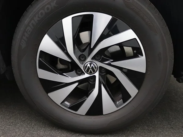VOLKSWAGEN Tiguan (2026) — foto 12 van 15