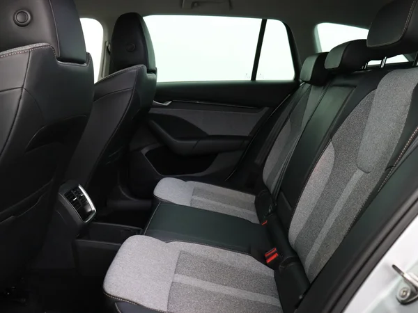 SKODA Octavia Combi (2024) — foto 4 van 19