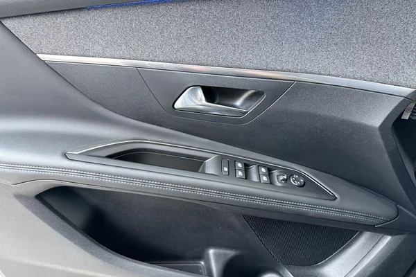 Peugeot 3008 PHEV (2023) — foto 8 van 19