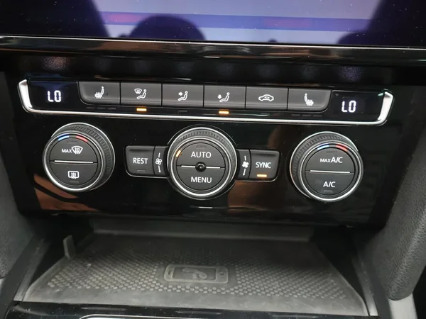 Volkswagen Passat (2021) — foto 27 van 30