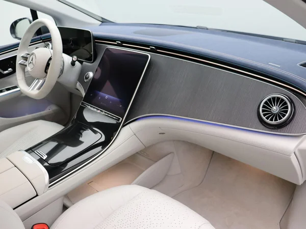 Mercedes-Benz EQE (2026) — foto 15 van 25