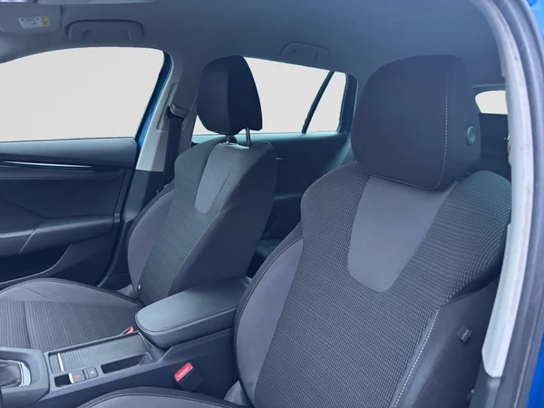 SKODA Octavia Combi (2021) — foto 2 van 23