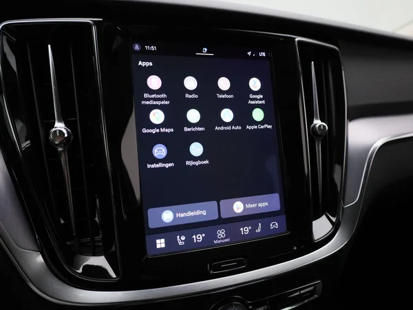 Volvo V60 (2022) — foto 18 van 41