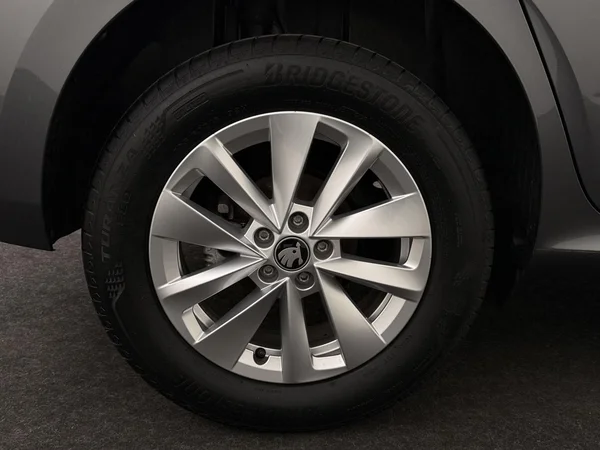 SKODA Kamiq (2025) — foto 2 van 18