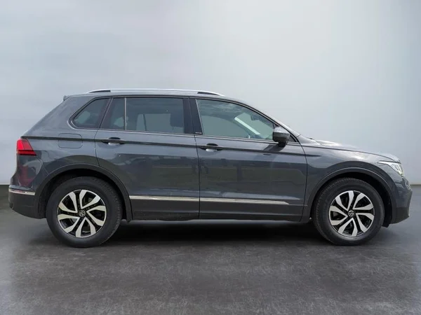 VOLKSWAGEN Tiguan (2021) — foto 12 van 29